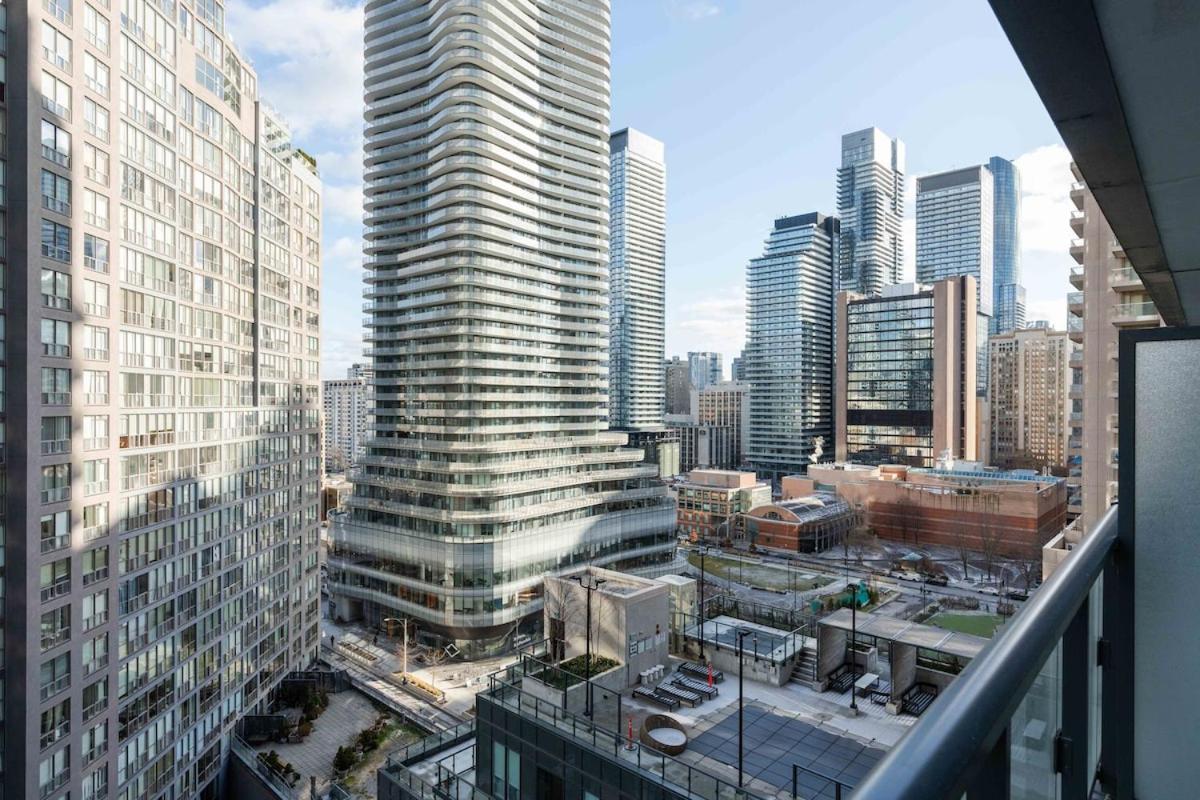 Condo Downtown 2 Beds Near UofT