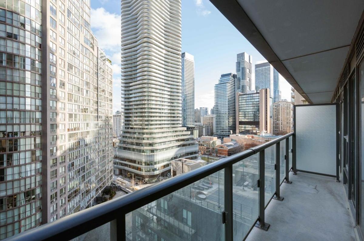 Condo Downtown 2 Beds Near UofT