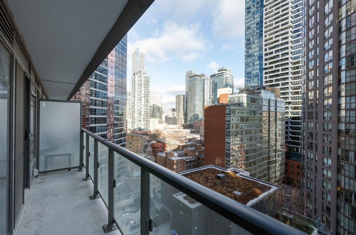Condo Downtown 2 Beds Near UofT