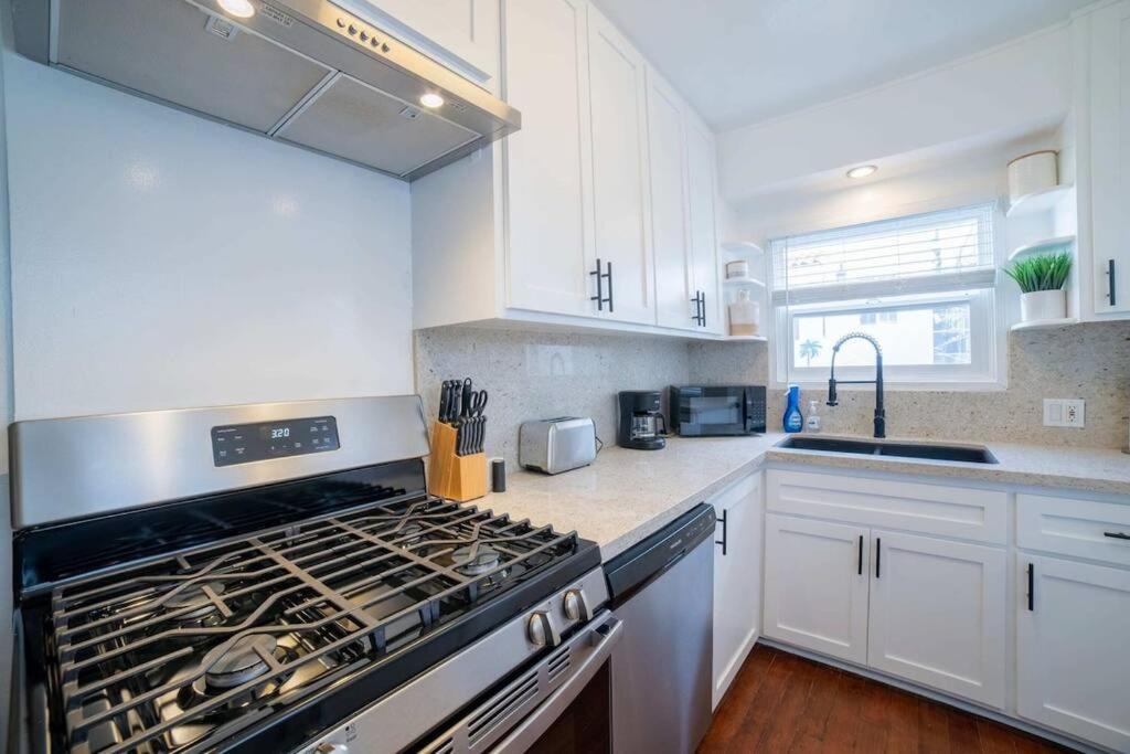 Sea View, Flower Garden, AC, WD, Renovated view 3