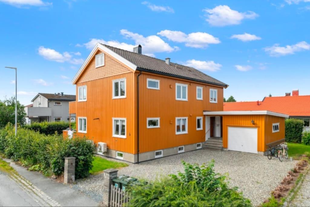 Romslig nyrenovert leilighet