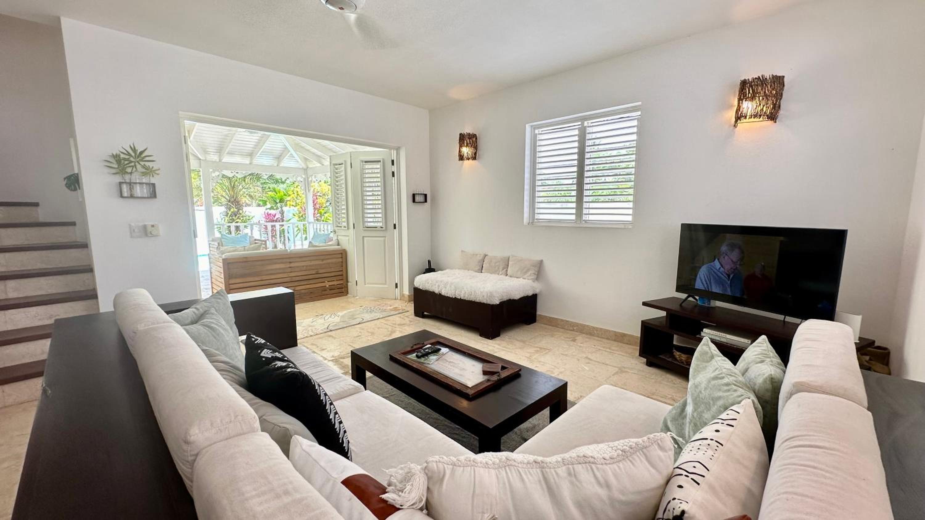 Villa 4Bdrms 3.5baths with pool, Jacuzzi and Starlink WiFi