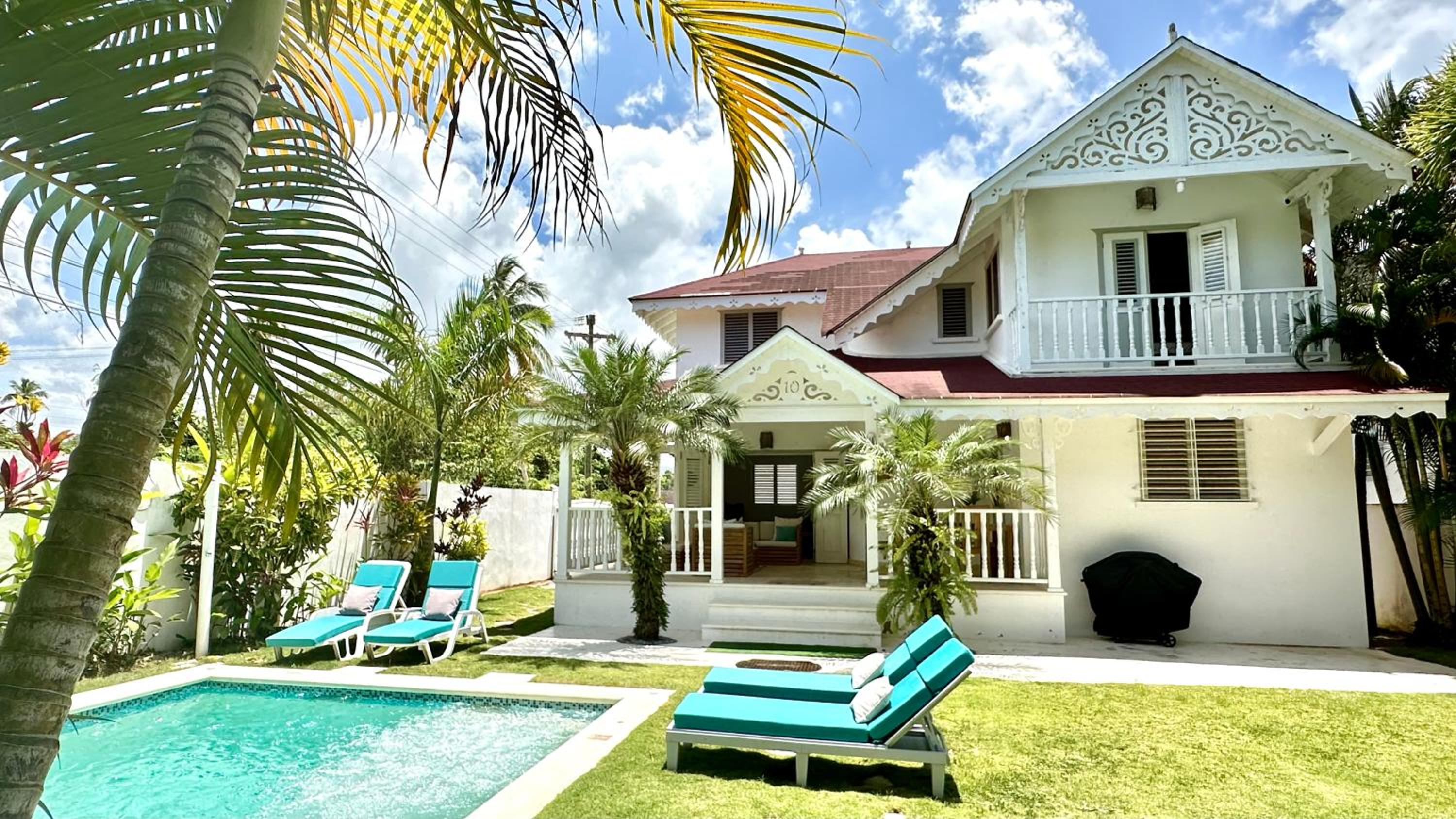 Villa 4Bdrms 3.5baths with pool, Jacuzzi and Starlink WiFi