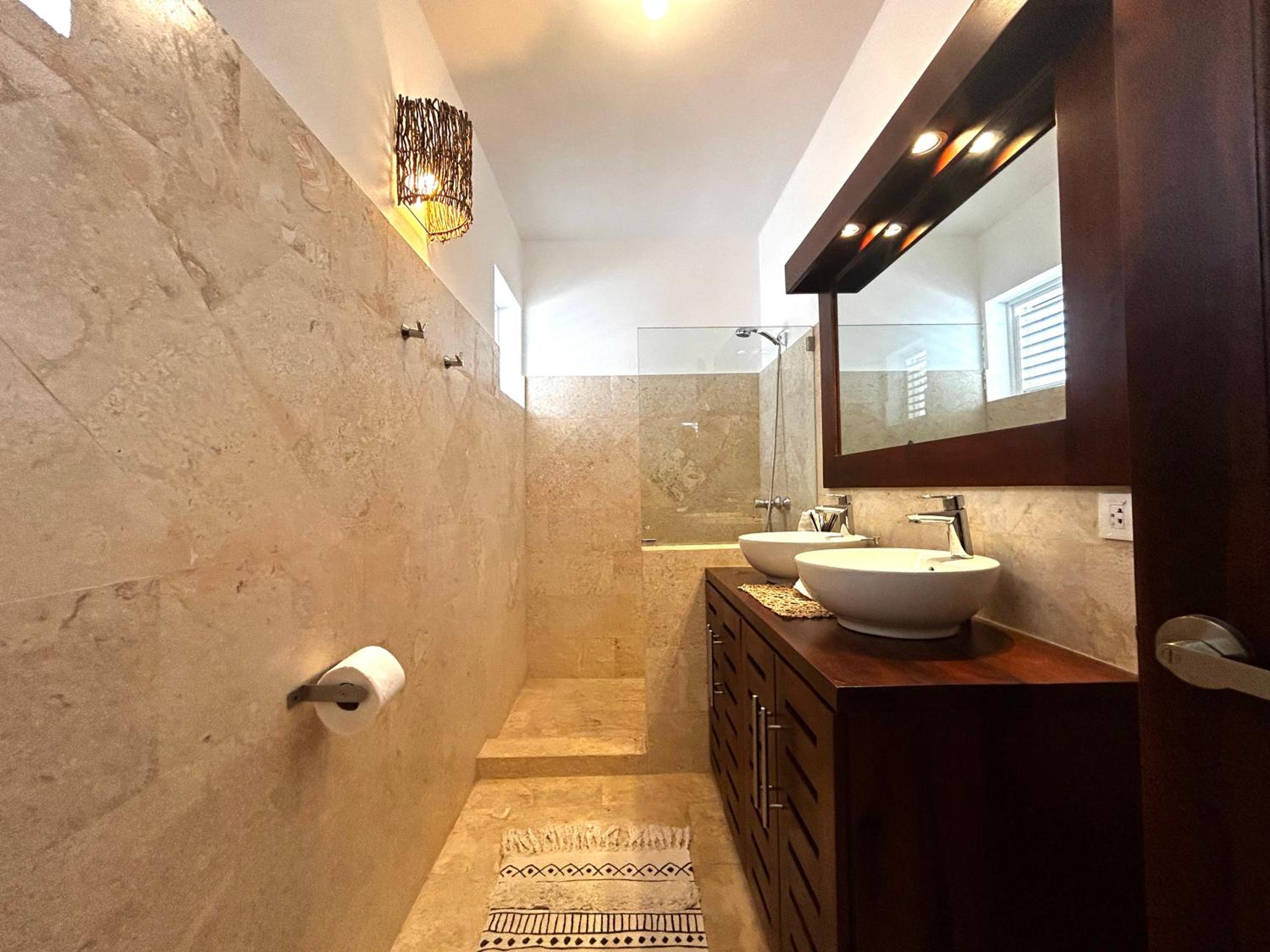 Villa 4Bdrms 3.5baths with pool, Jacuzzi and Starlink WiFi
