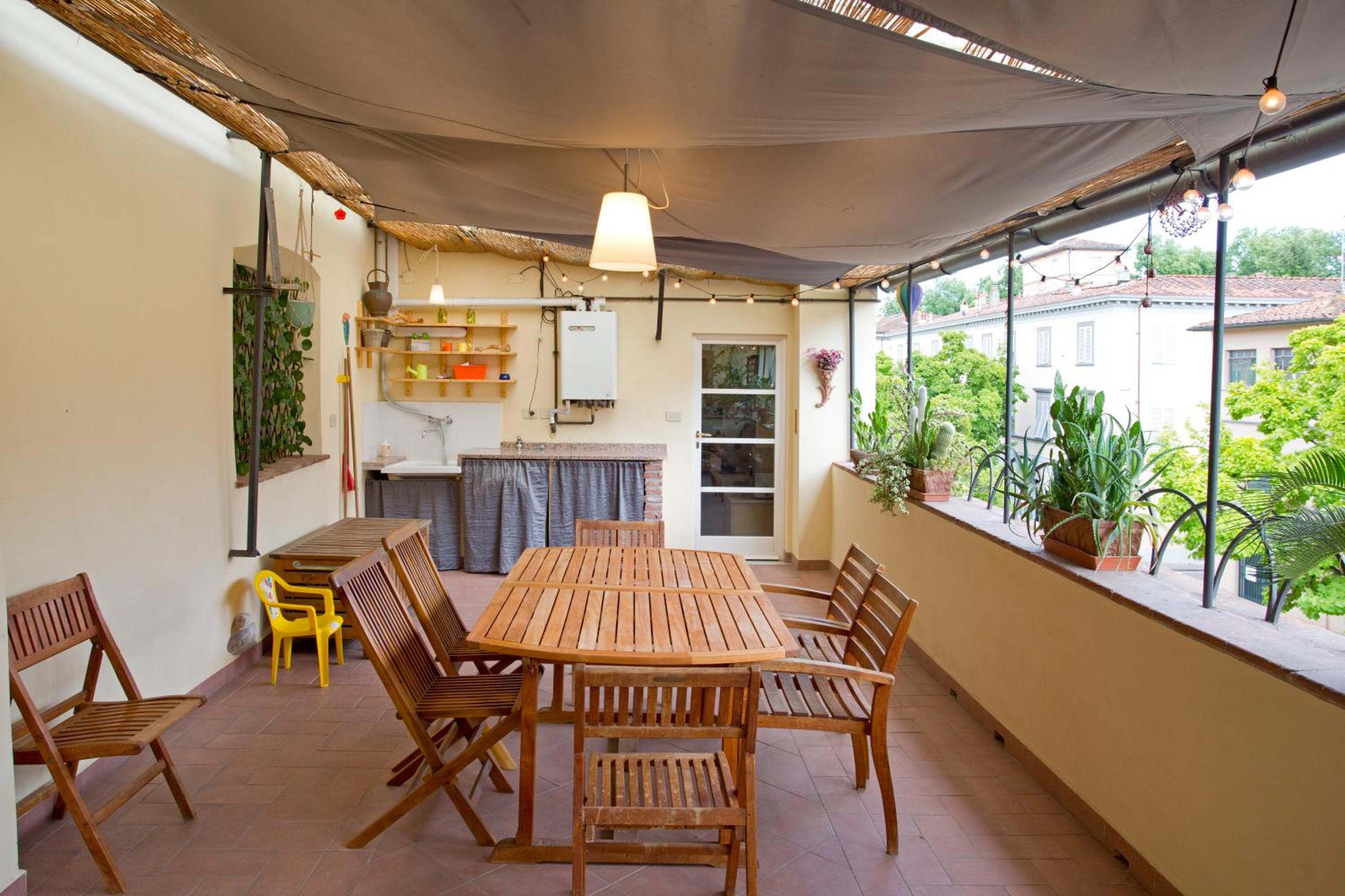 Casa San Girolamo Historic flat with cosy Terrace in Lucca's city Centre view 4
