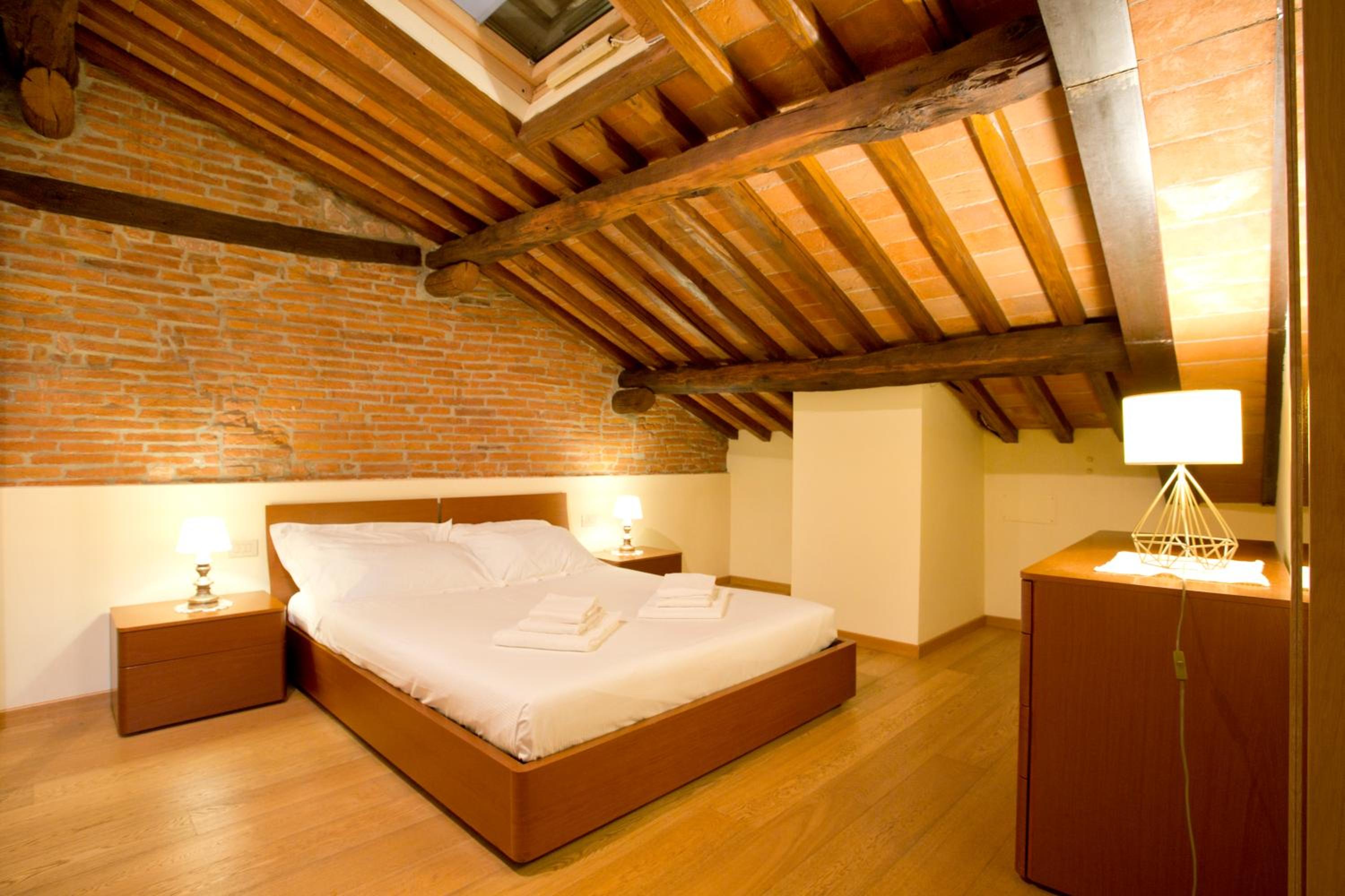 Casa San Girolamo Historic flat with cosy Terrace in Lucca's city Centre view 5