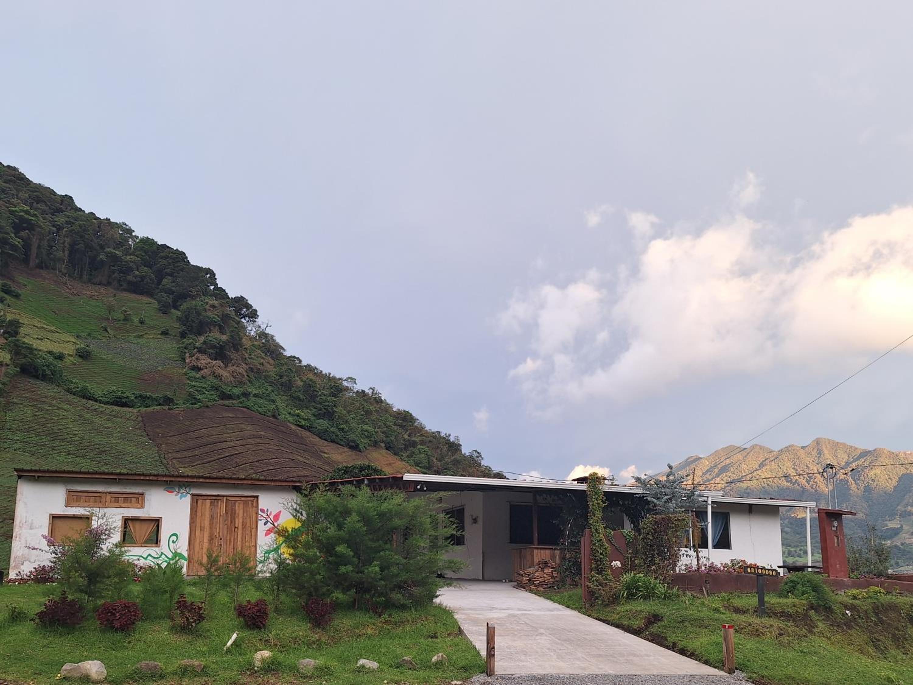 Las Nubes Hostal view 5