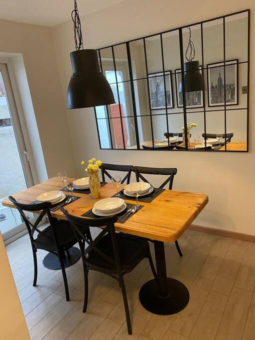 Departamento con patio privado junto al Costanera