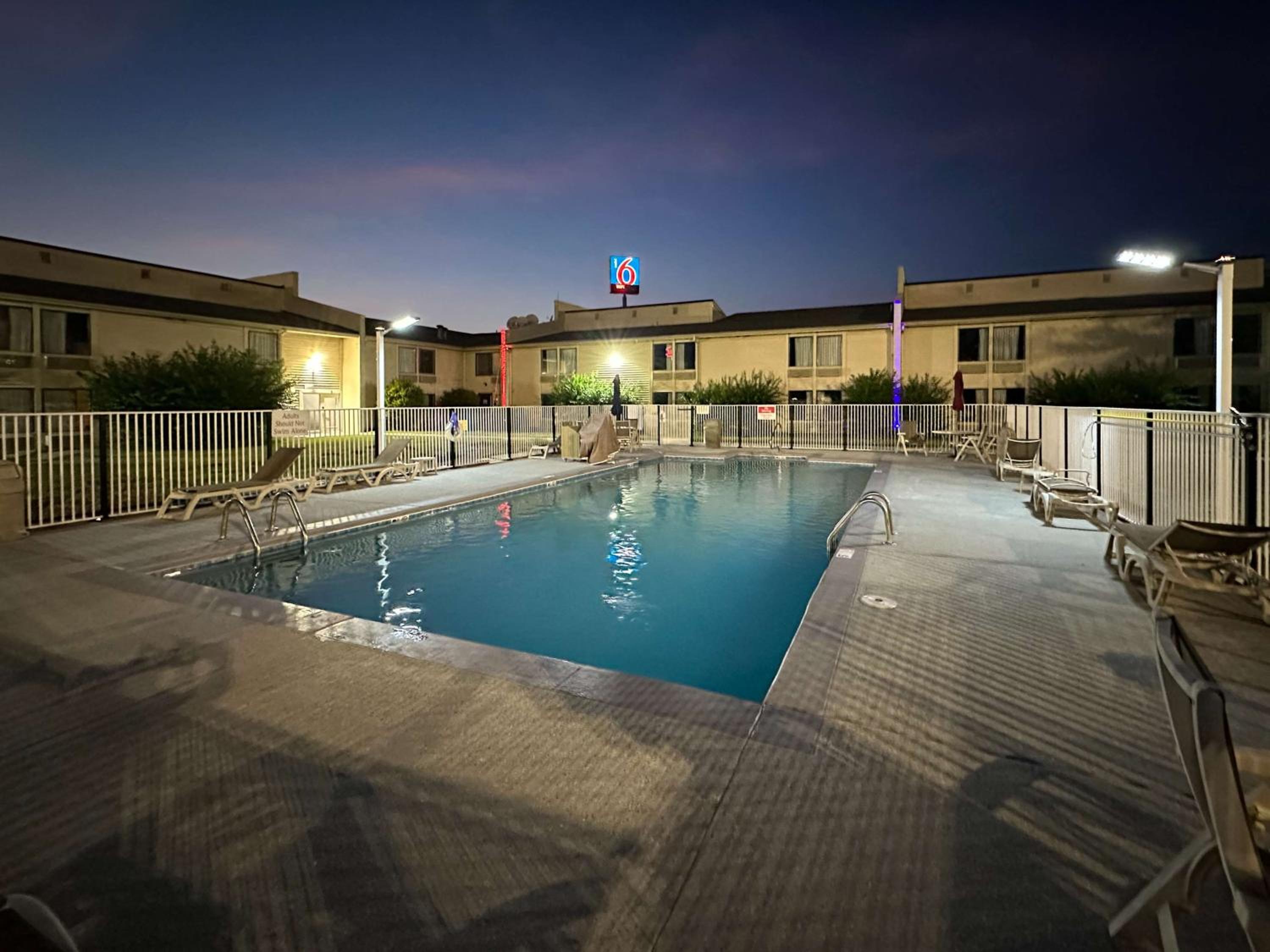 Motel 6-Greensboro, NC - Airport