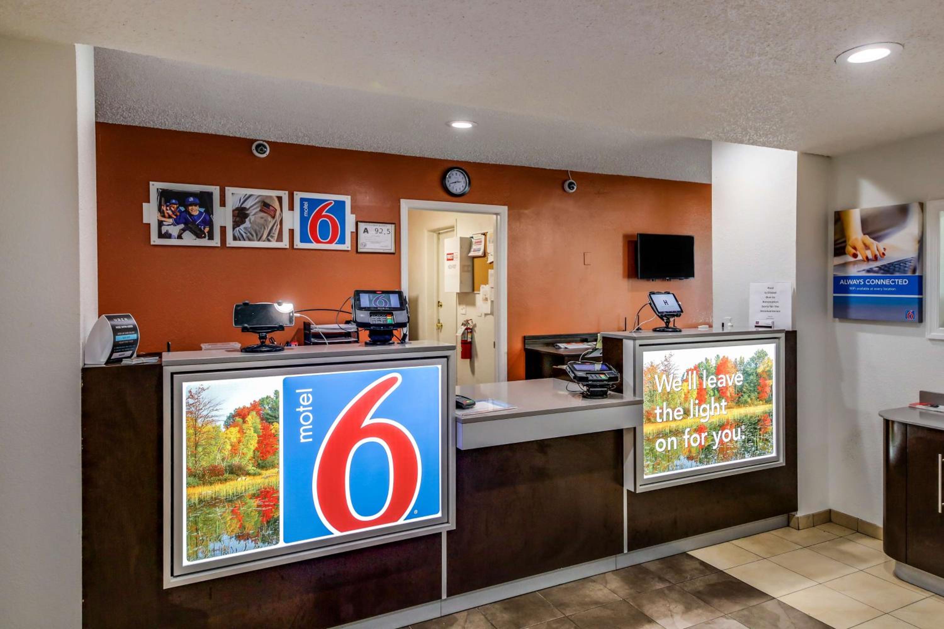 Motel 6-Greensboro, NC - Airport