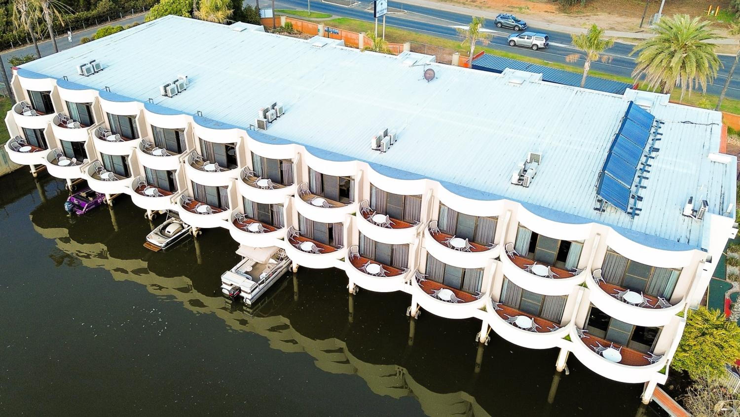 Lake Mulwala Boatel