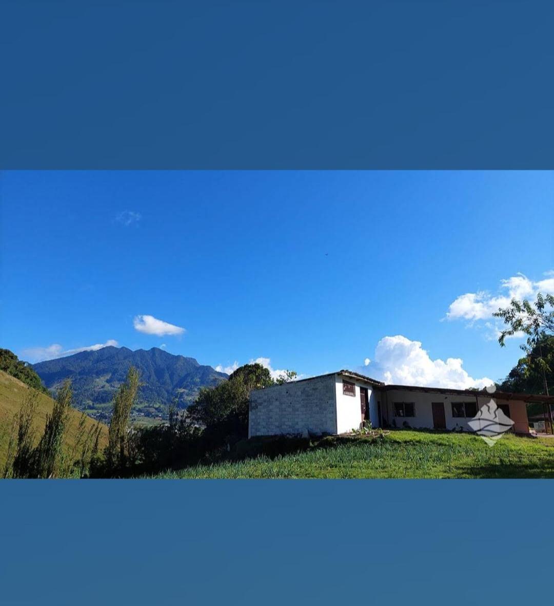 Las Nubes Hostal view 3
