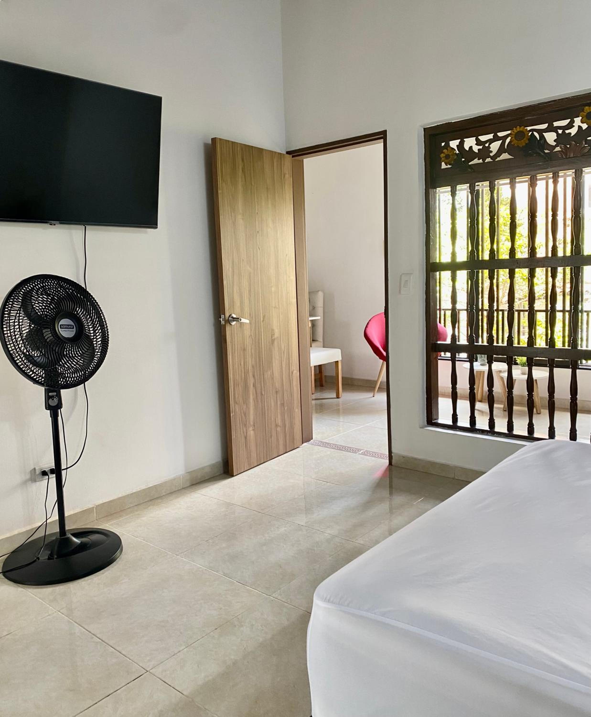 Apartamento Amplio y Central En Laureles