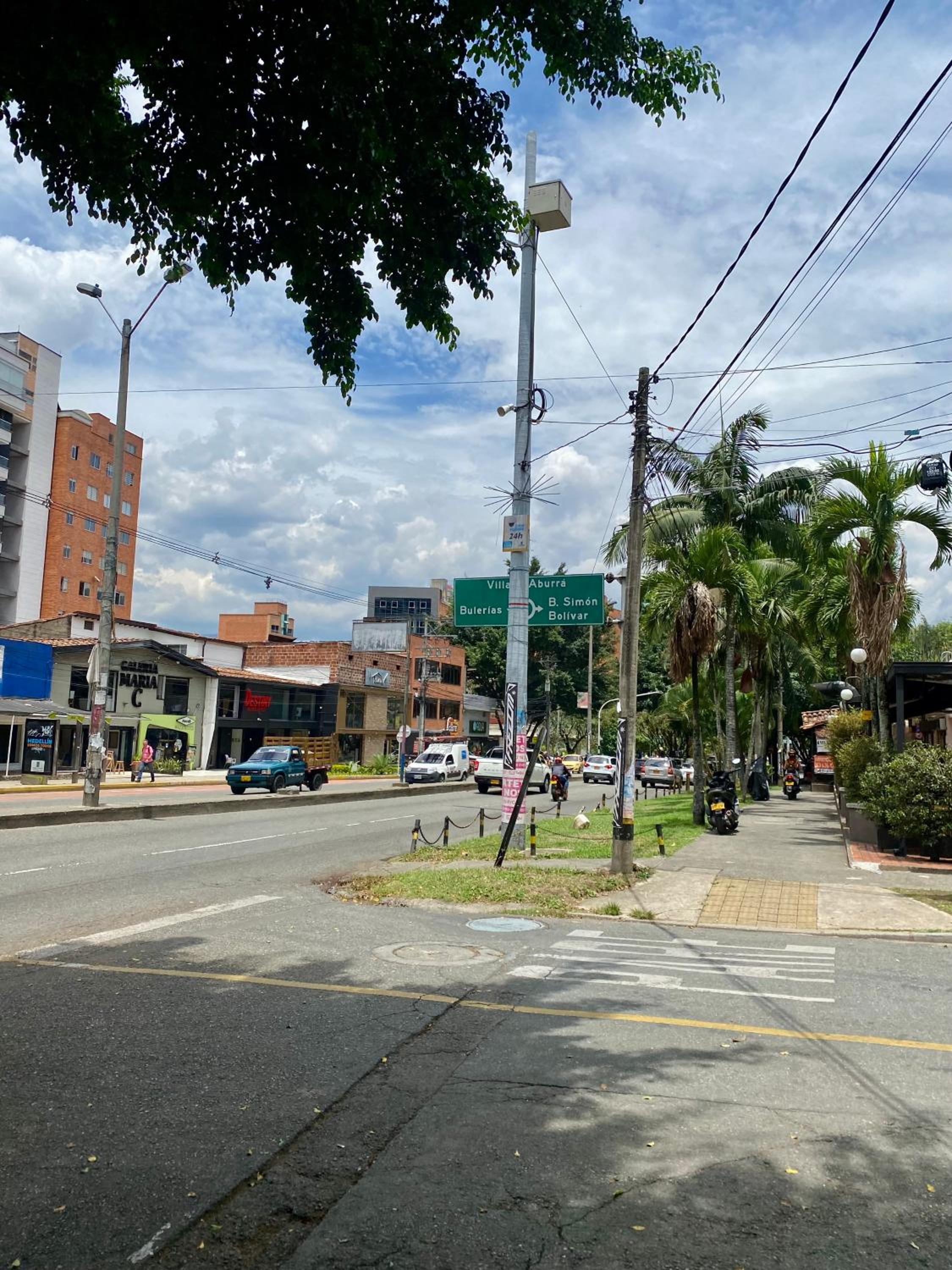 Apartamento Amplio y Central En Laureles