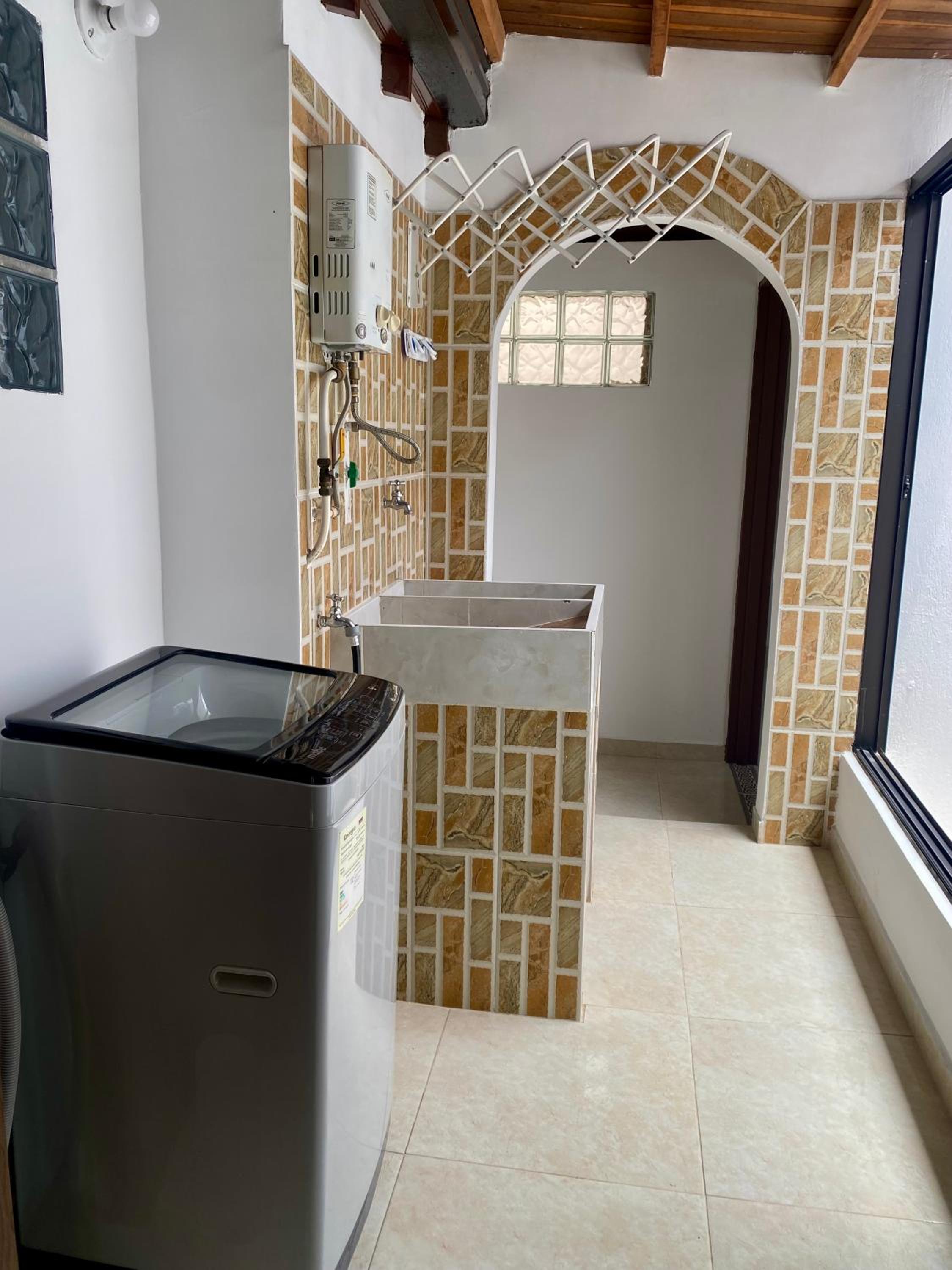 Apartamento Amplio y Central En Laureles