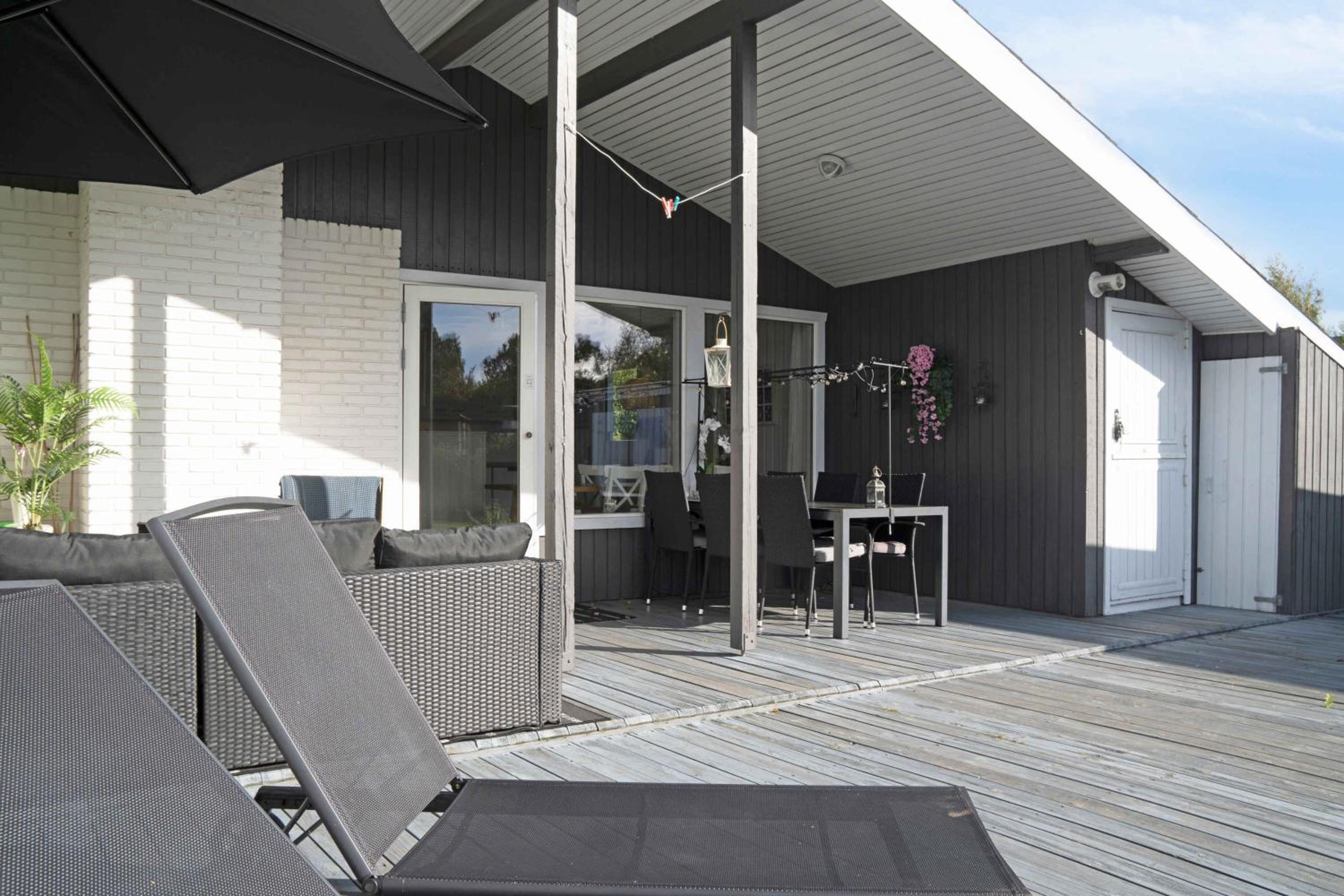 Cozy Summer House With Outdoor Fireplace