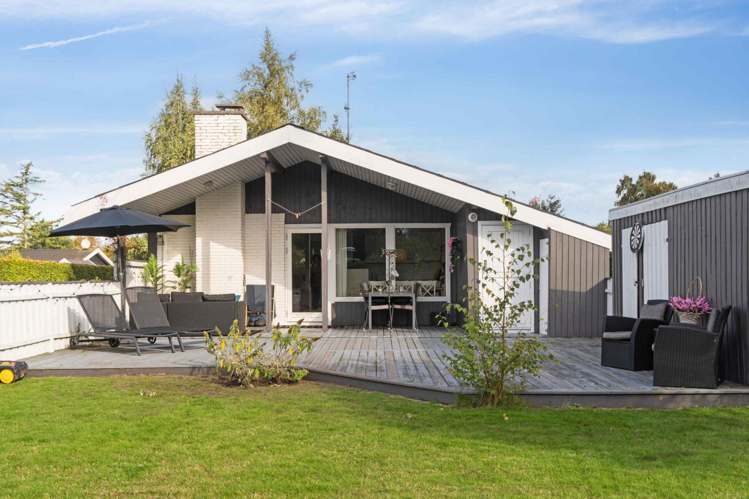 Cozy Summer House With Outdoor Fireplace