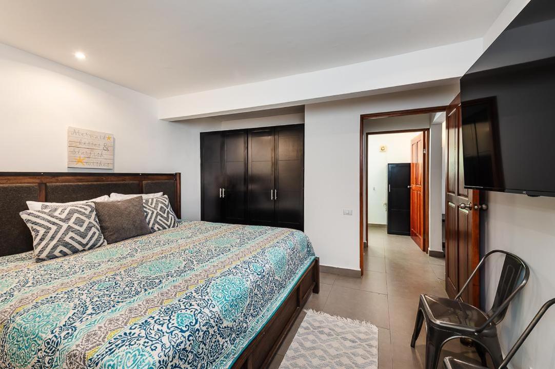 Close to Beach Villa with 2 Casitas