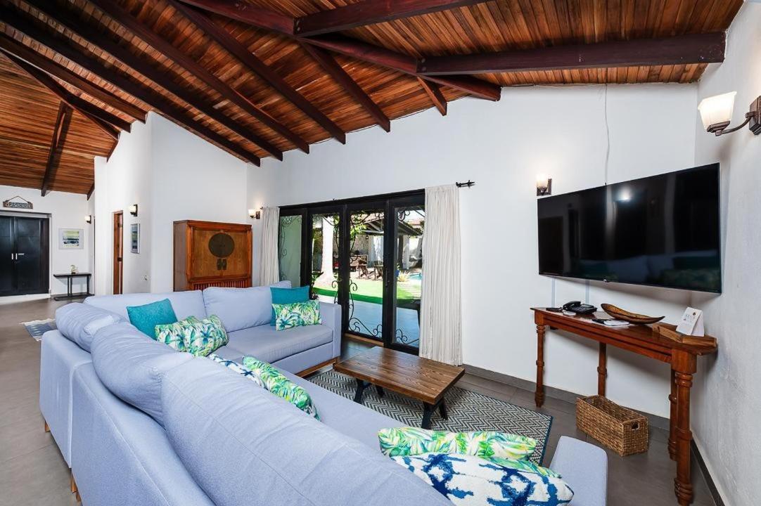 Close to Beach Villa with 2 Casitas