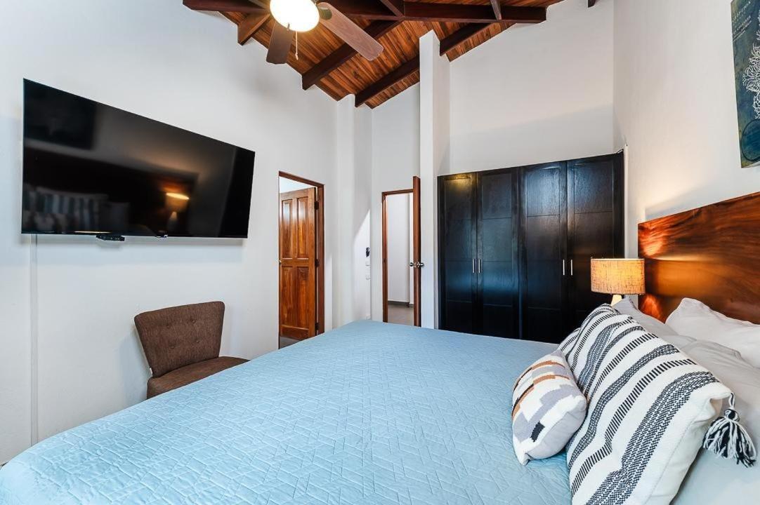 Close to Beach Villa with 2 Casitas