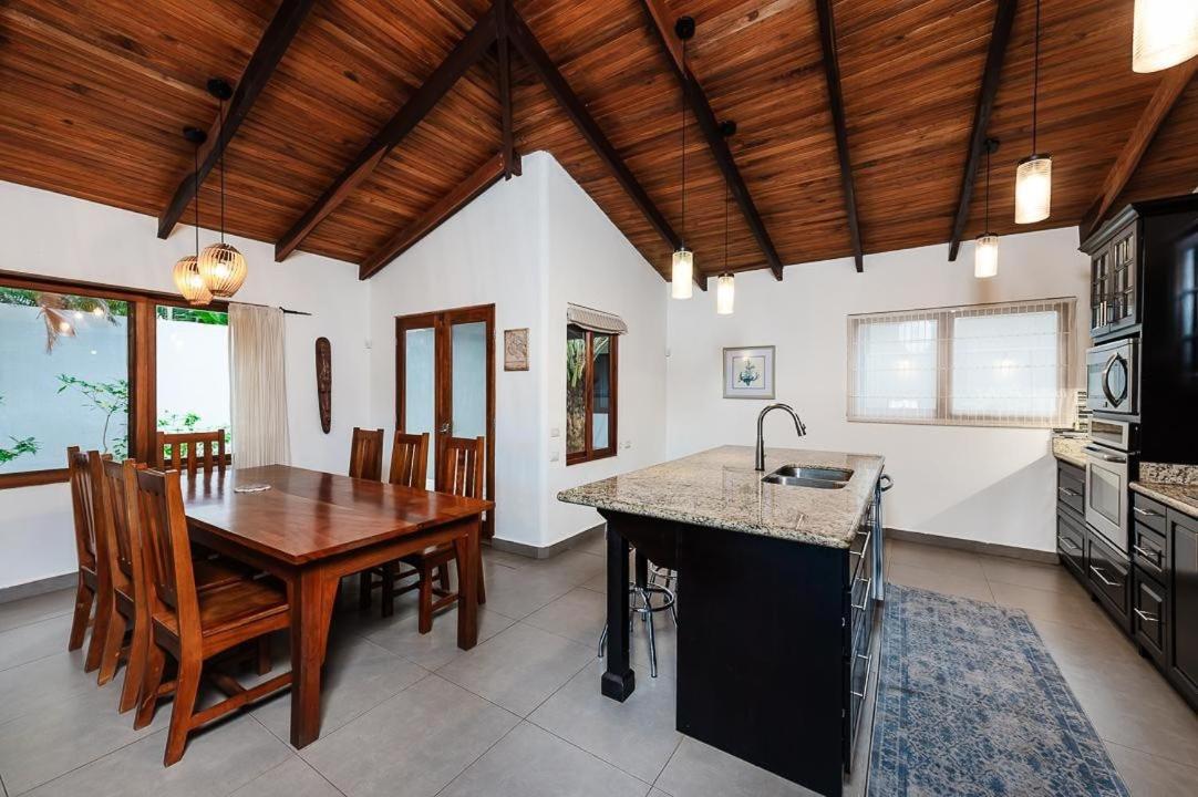 Close to Beach Villa with 2 Casitas