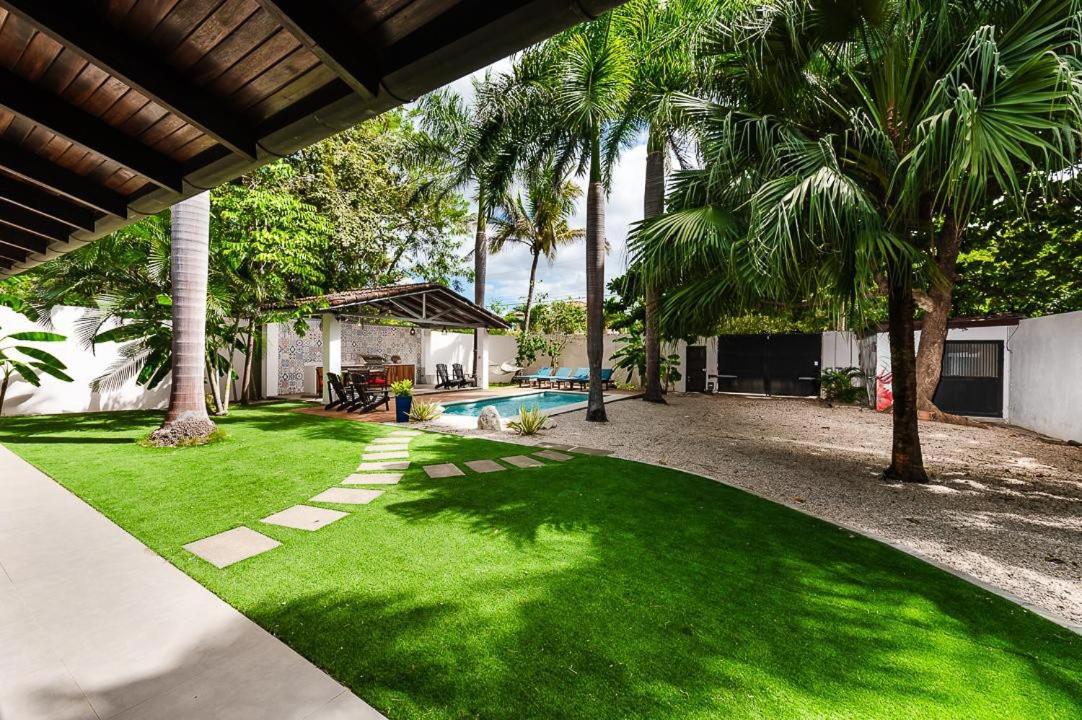 Close to Beach Villa with 2 Casitas