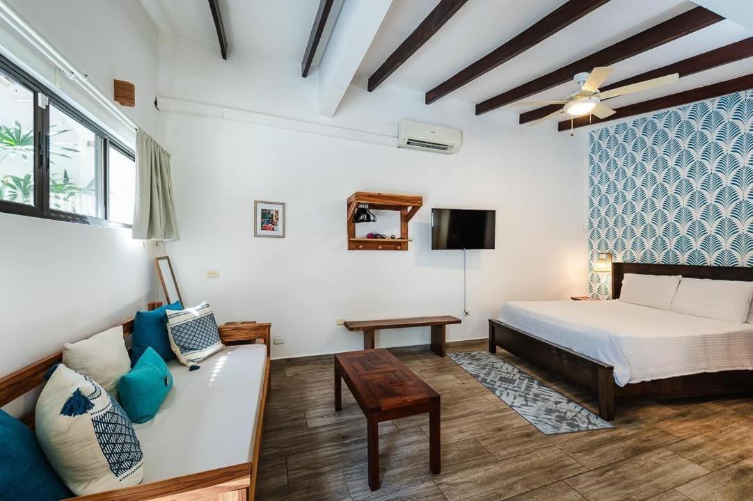 Close to Beach Villa with 2 Casitas