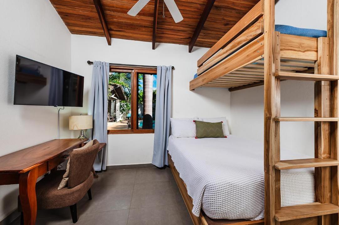 Close to Beach Villa with 2 Casitas