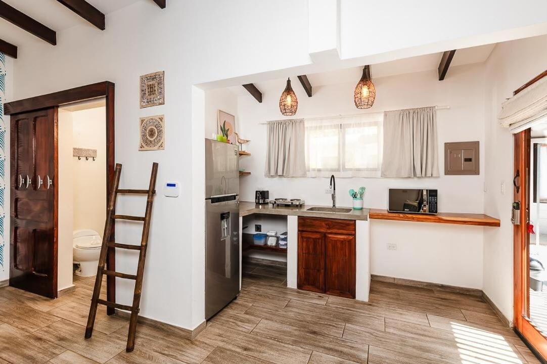 Close to Beach Villa with 2 Casitas