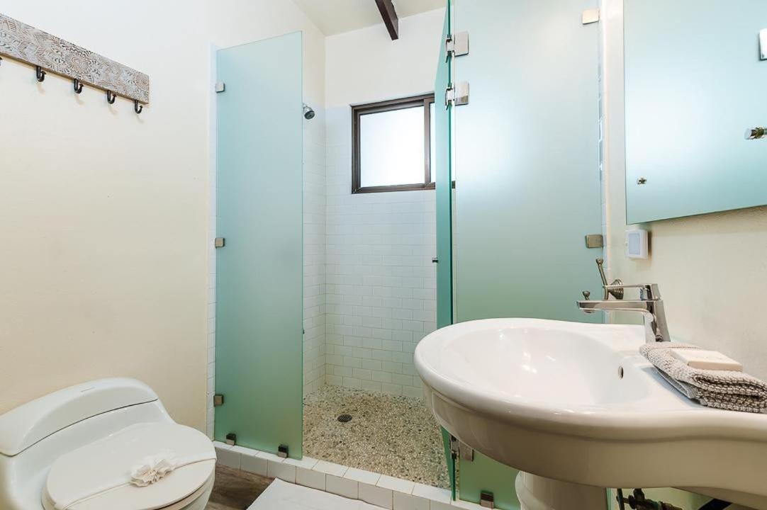 Close to Beach Villa with 2 Casitas