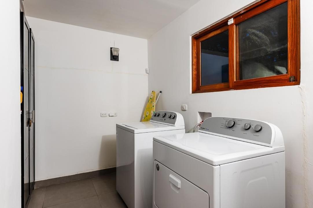 Close to Beach Villa with 2 Casitas