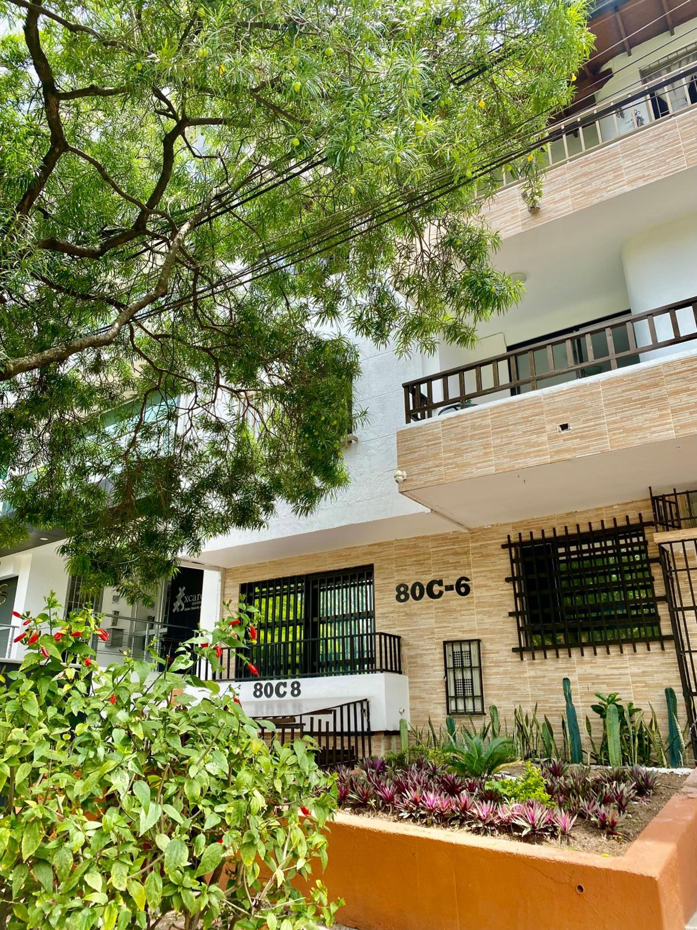 Apartamento Amplio y Central En Laureles