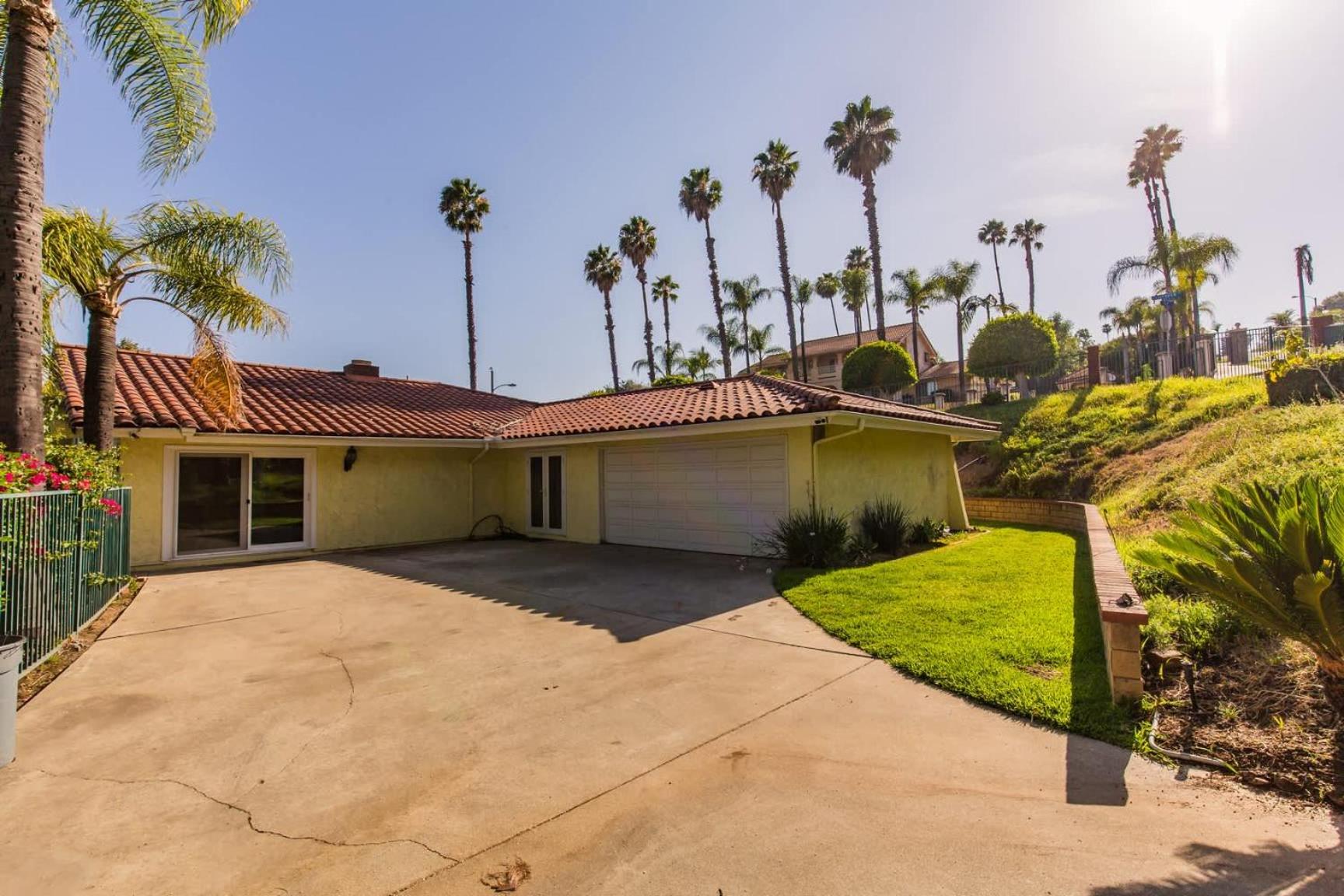Single Level House with view and pool