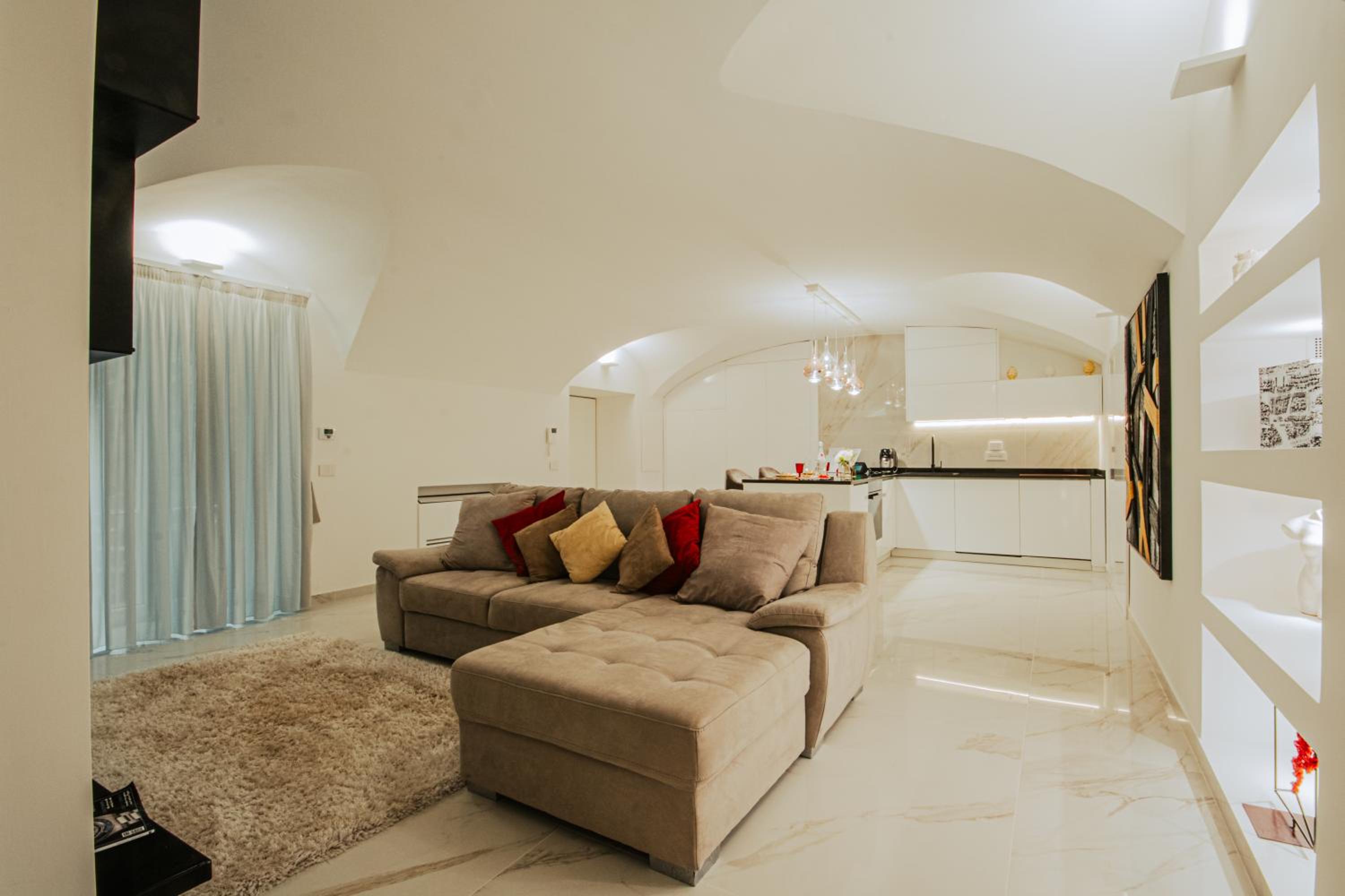 Dolce Vita Luxury