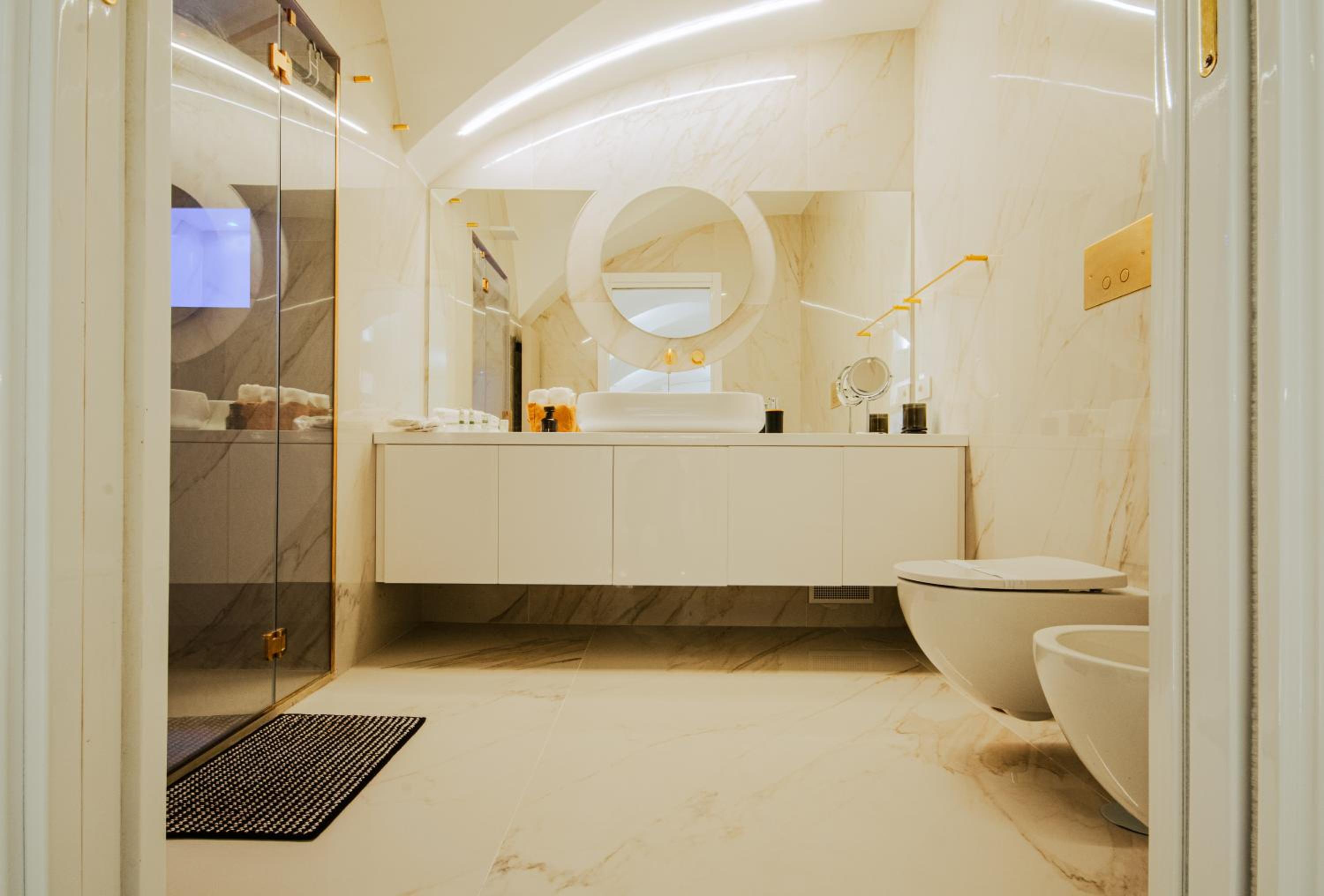 Dolce Vita Luxury