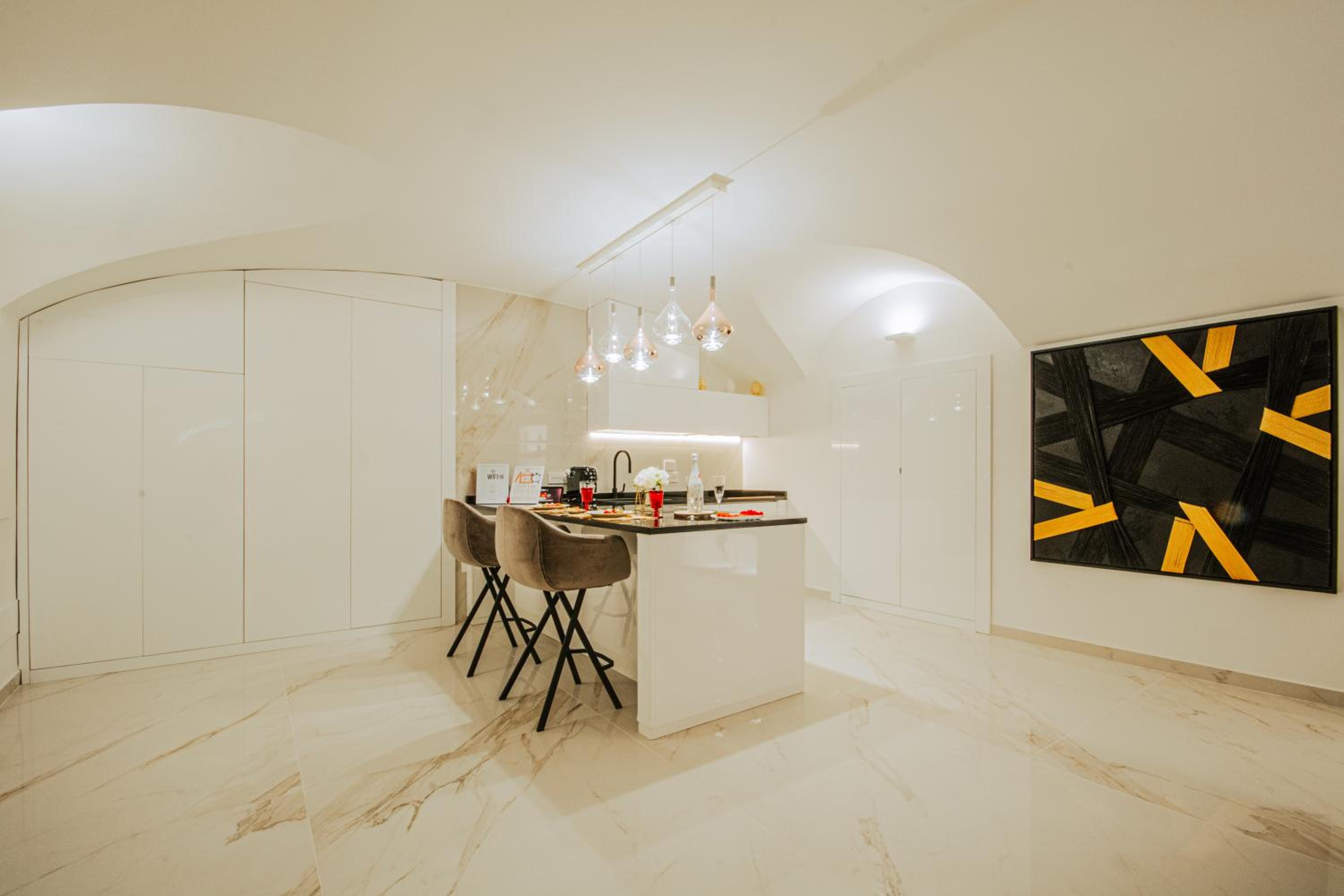 Dolce Vita Luxury
