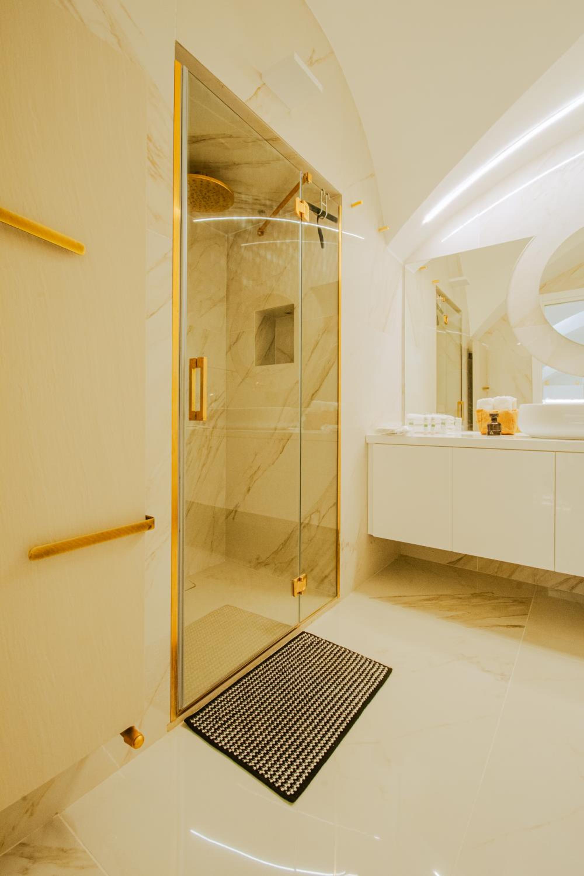 Dolce Vita Luxury