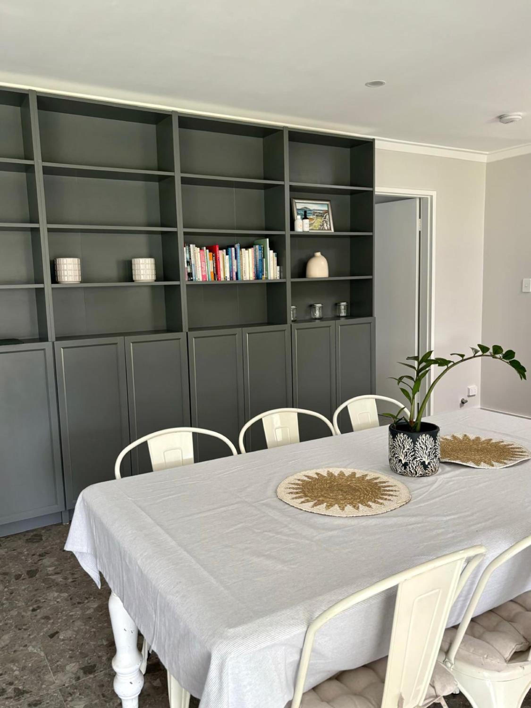Versatile summer beach house or cosy winter retreat!