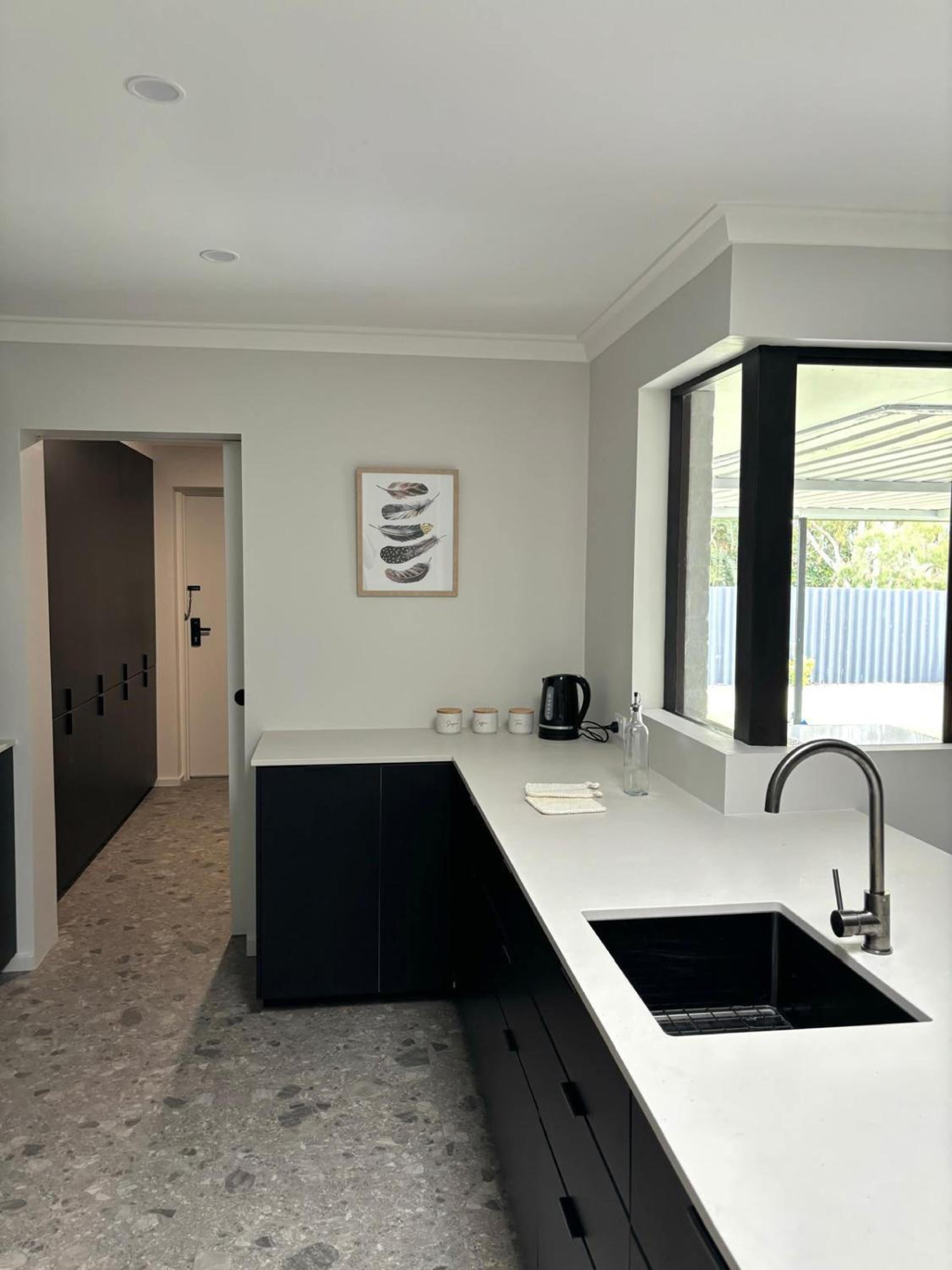 Versatile summer beach house or cosy winter retreat!