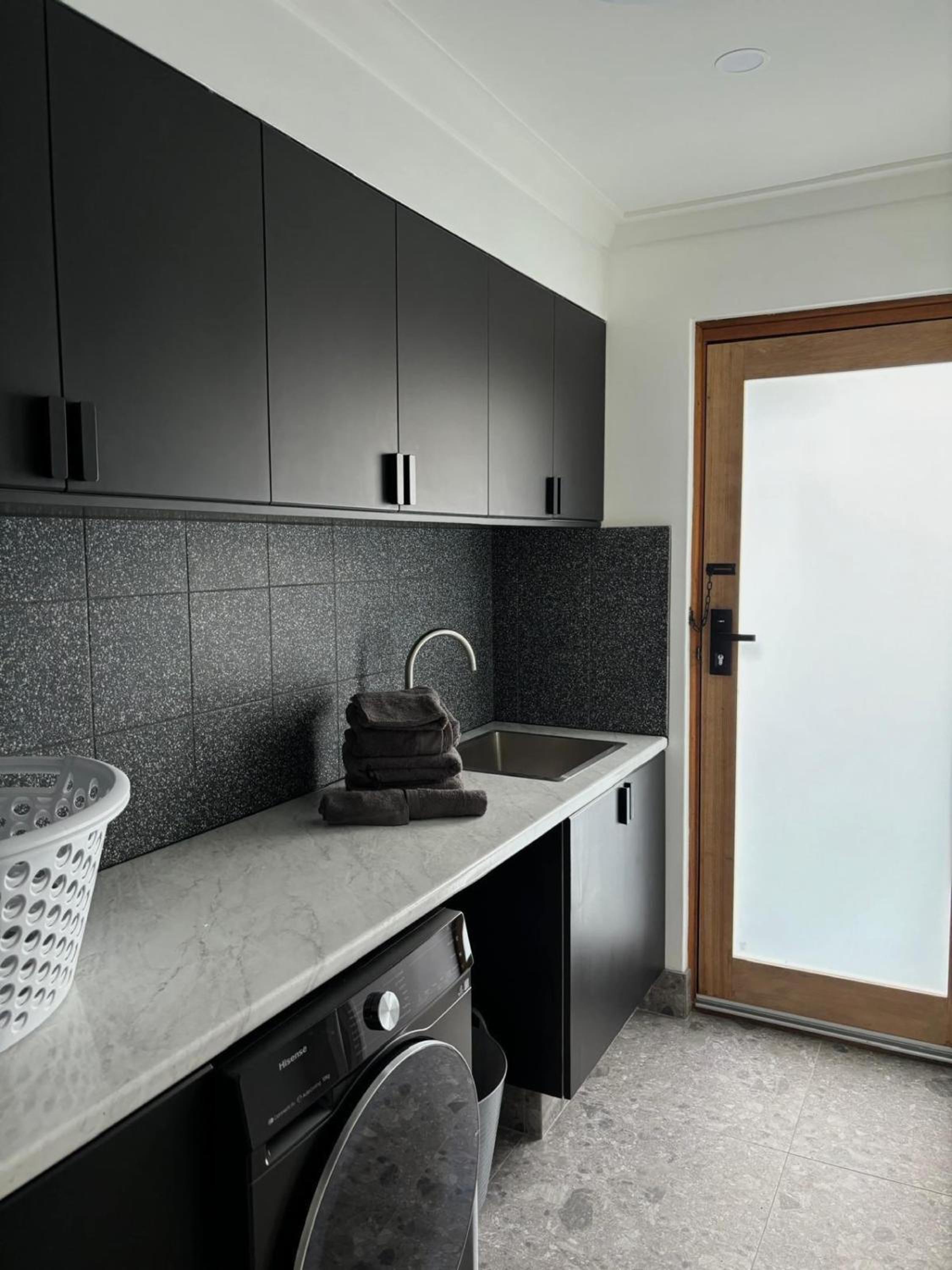 Versatile summer beach house or cosy winter retreat!
