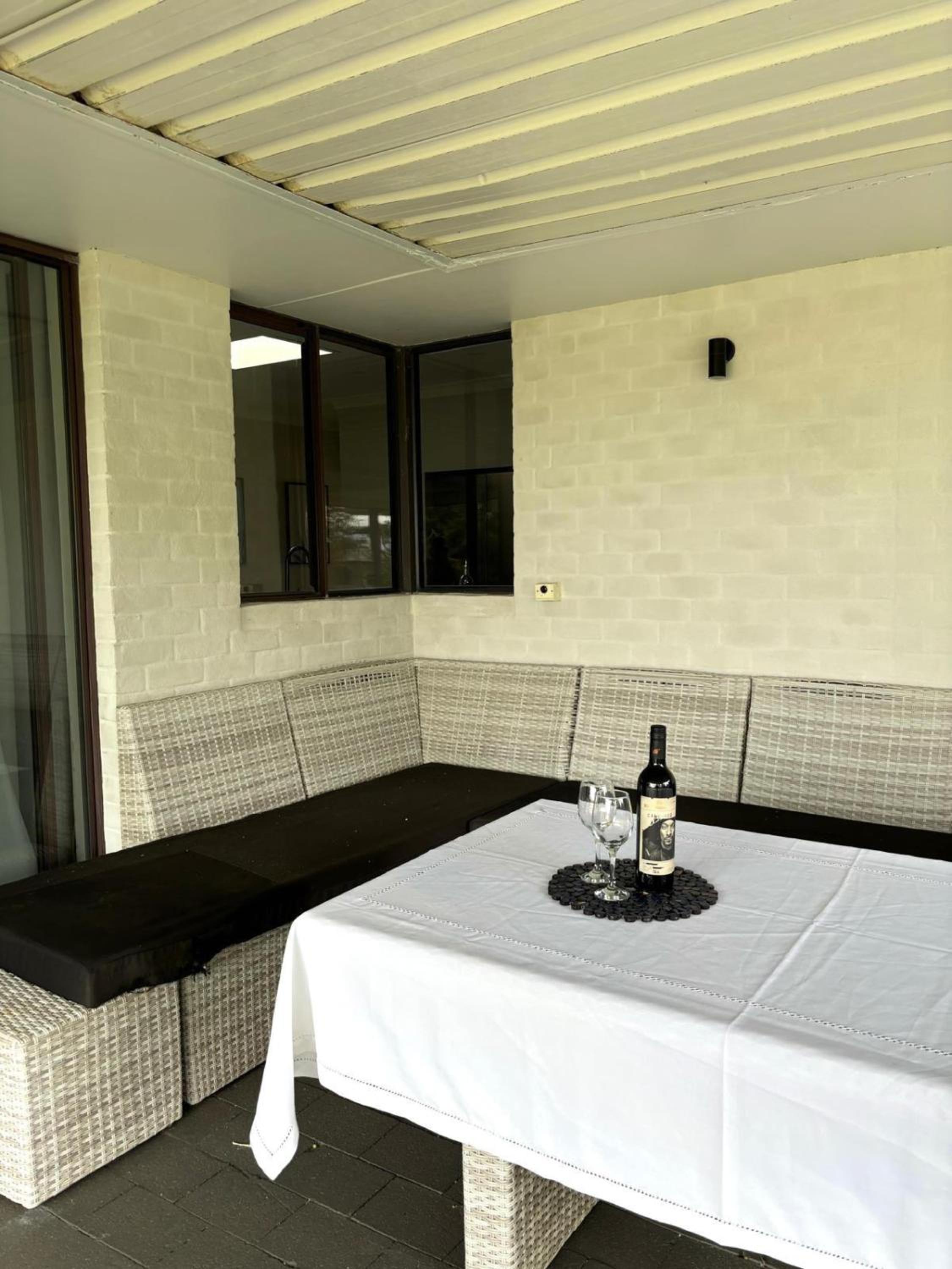 Versatile summer beach house or cosy winter retreat!