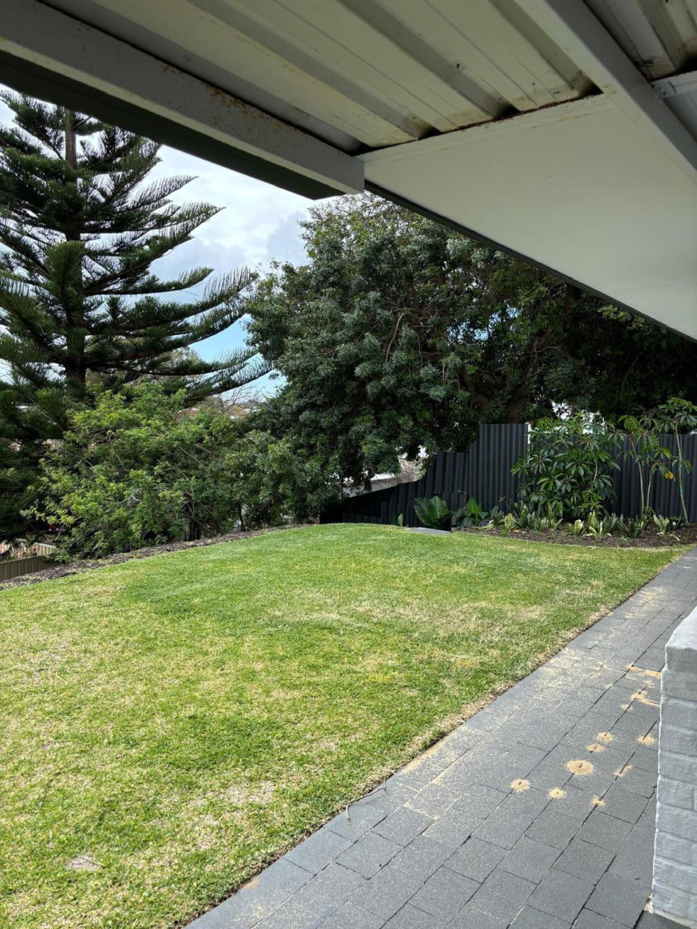 Versatile summer beach house or cosy winter retreat!