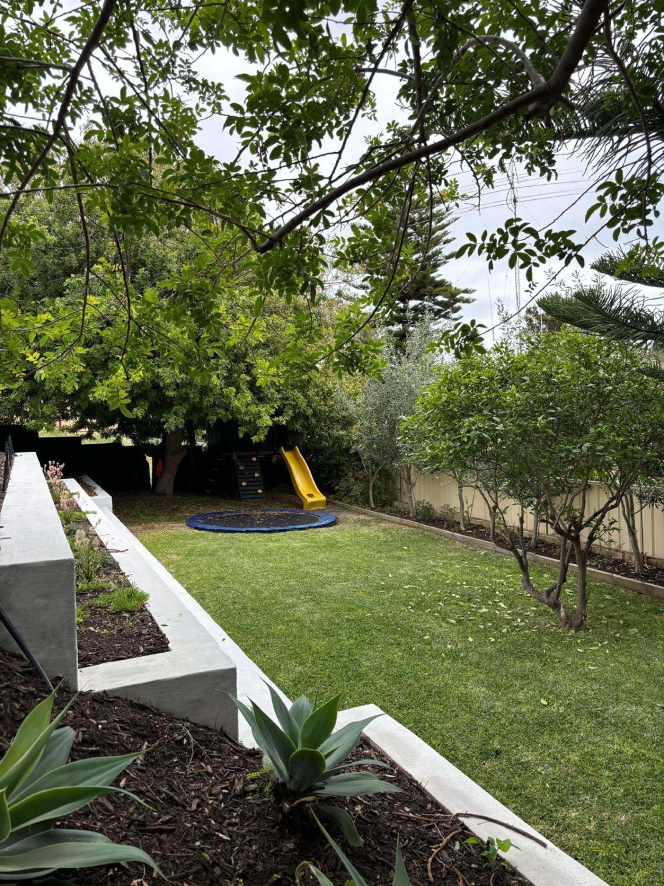 Versatile summer beach house or cosy winter retreat!