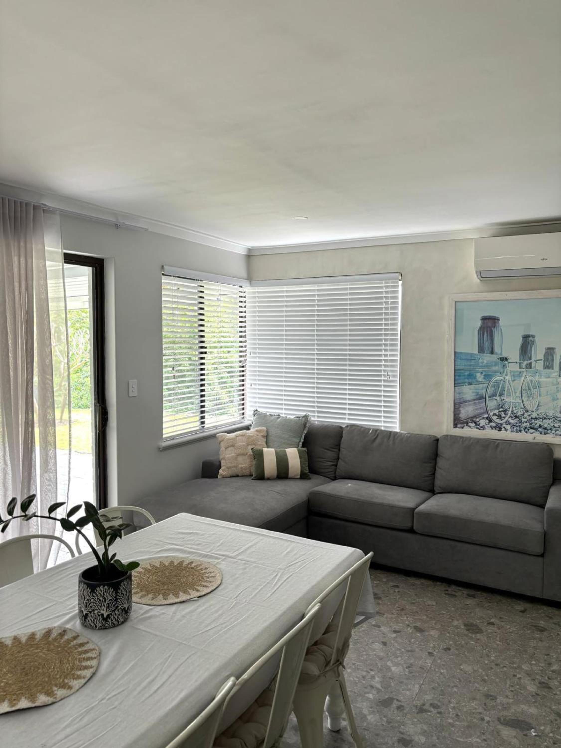 Versatile summer beach house or cosy winter retreat!