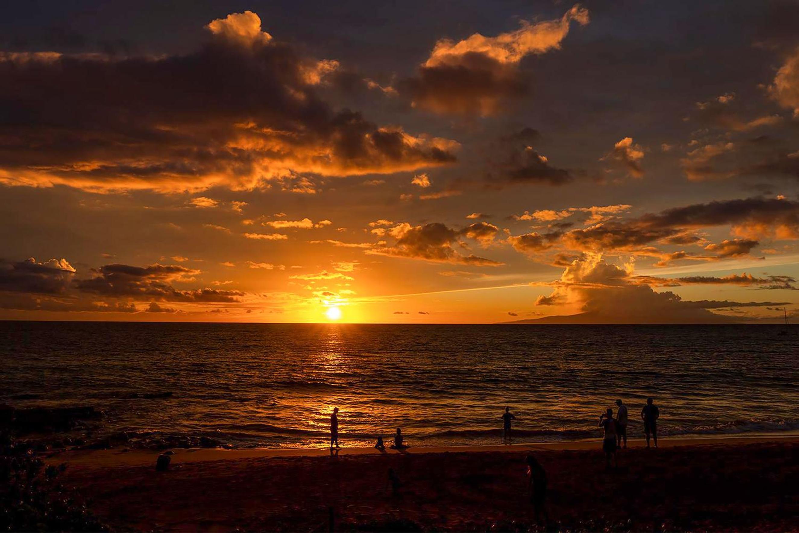 Menehune Shores 606 - Direct Ocean Front, Split AC