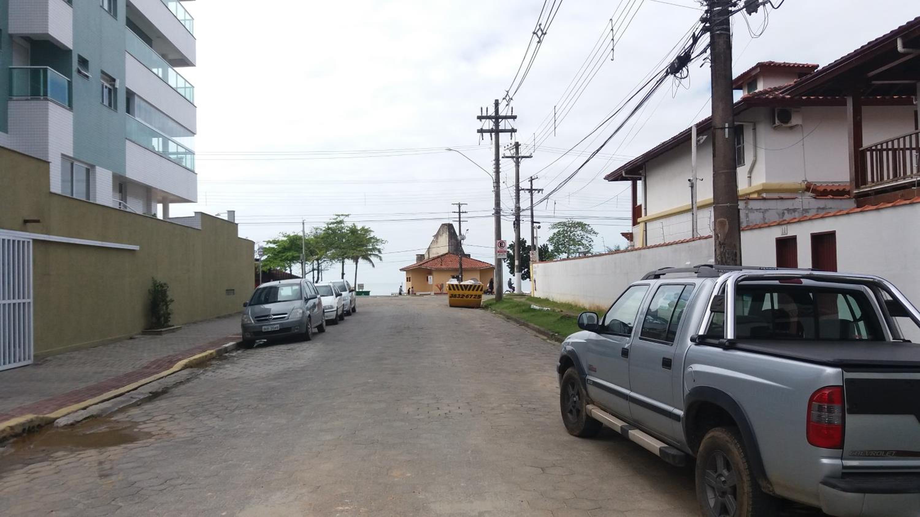 Confortável e charmoso duplex apenas 50 metros da praia