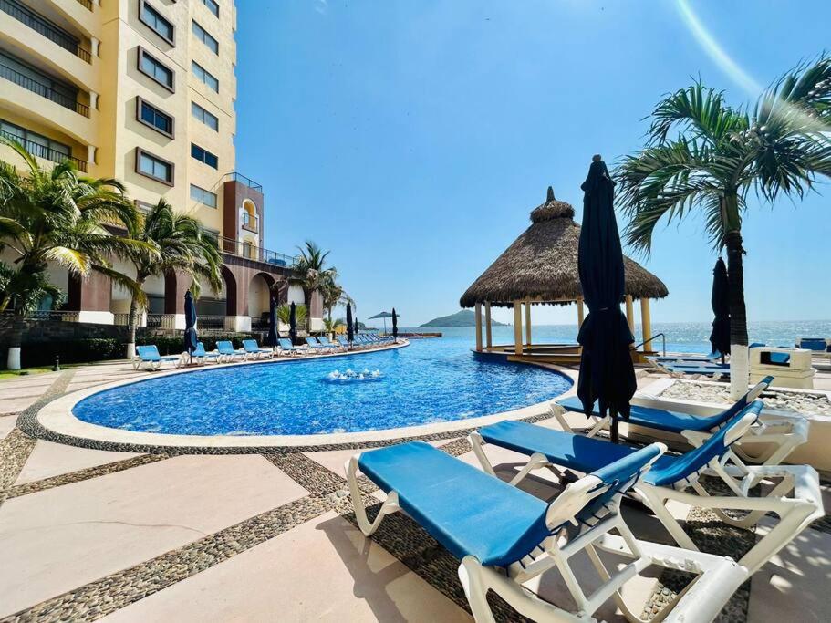 Departamento frente al mar cerca de zona dorada view 4