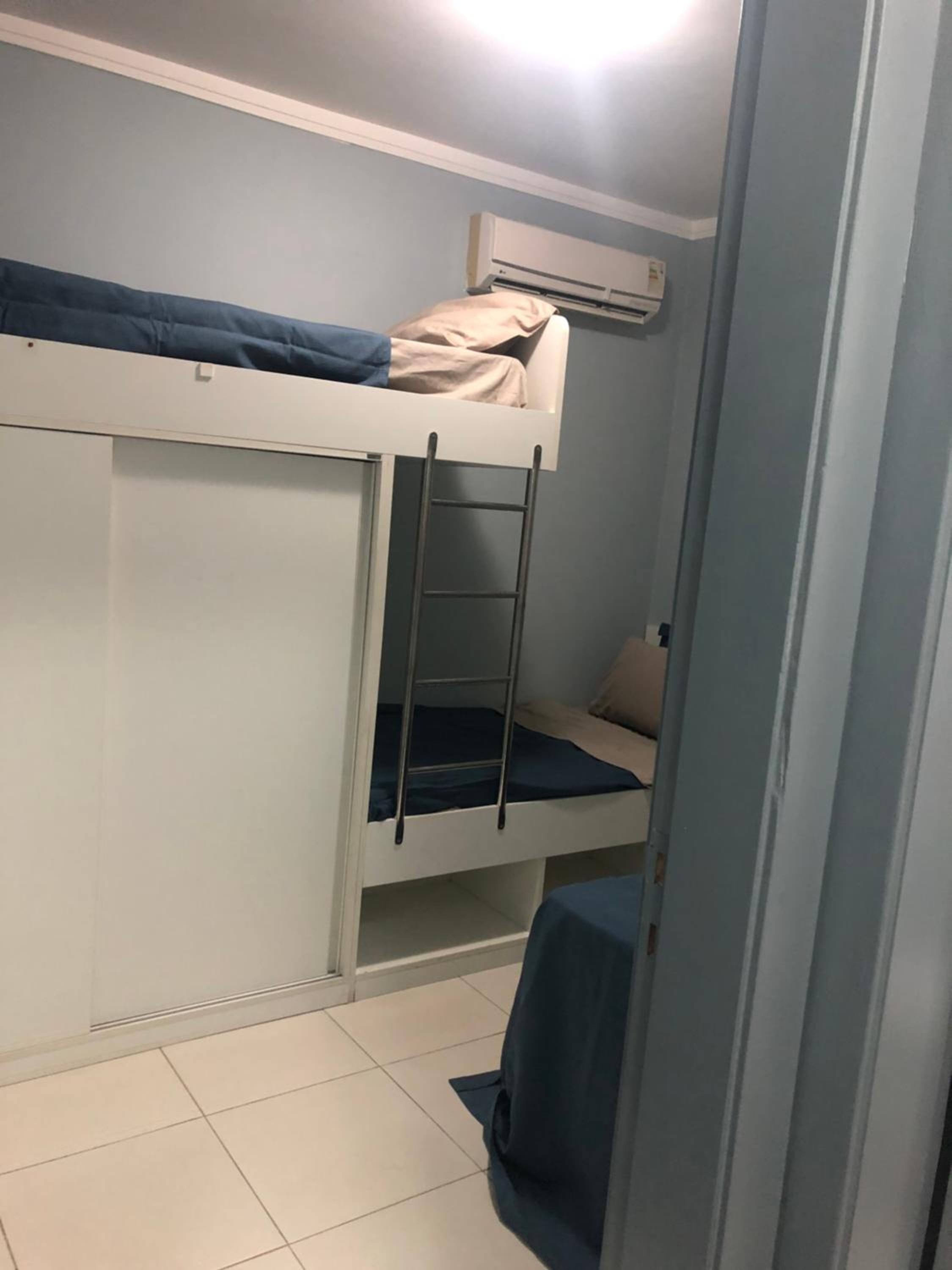 Apartamento 311, amplo com sacada e churrasqueira em Guaruja