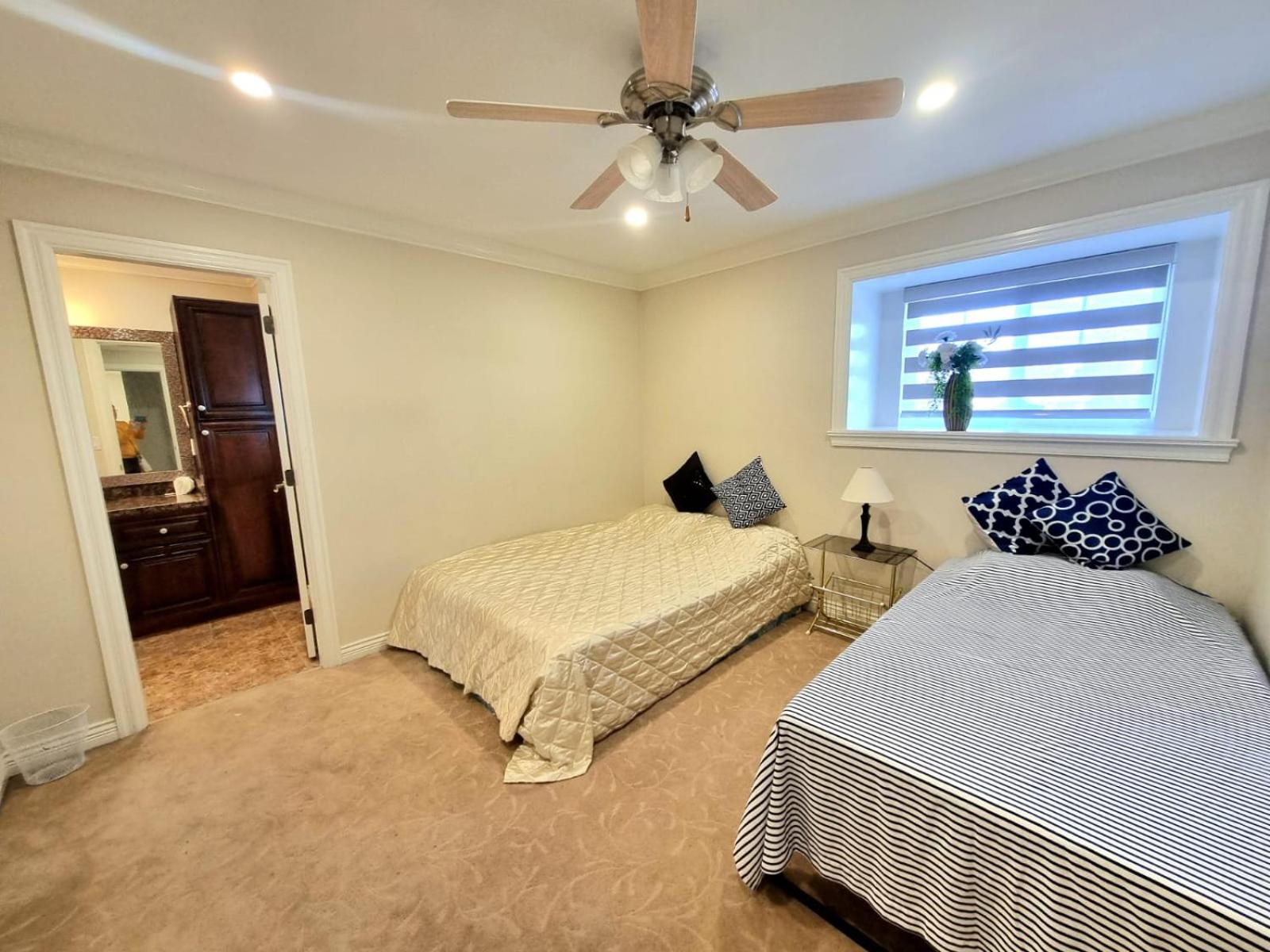 Deluxe Family Rooms in the best neighborhood in Surrey