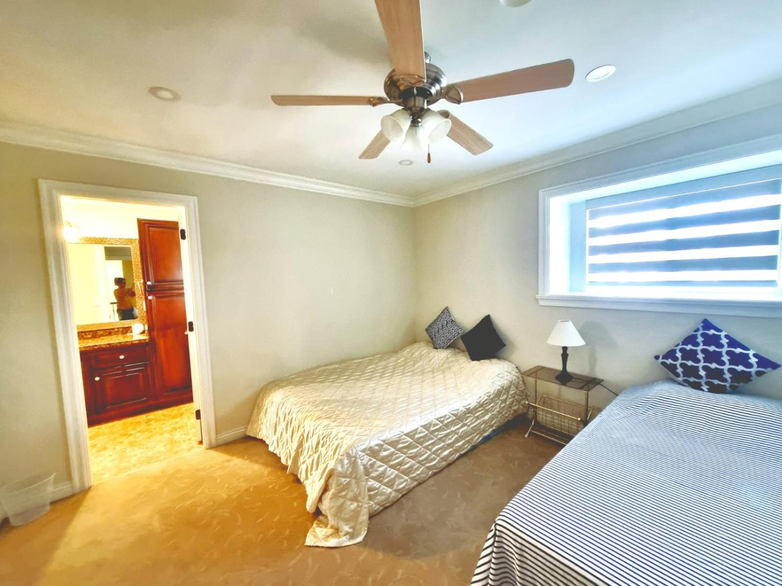 Deluxe Family Rooms in the best neighborhood in Surrey